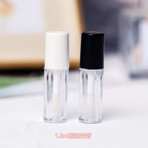Tubos vacíos para brillo labial de 1.2ml, de plástico transparente con tapón interno y tapa blanca y negra para tinte labial. - Product Image 1