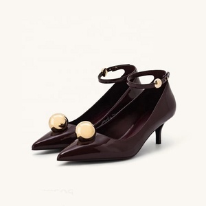 Zapatos de Tacón Bajo con Punta en Pico y Correa en el Tobillo para Mujer, Sandalias con Decoración Metálica Vintage, Zapatos de Vestir Brillantes con Tacón - Product Image 3