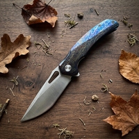 Couteau tactique personnalisé OEM en gros avec cadre en titane, lame VG10, motif éclair fait main, roulement à billes en céramique