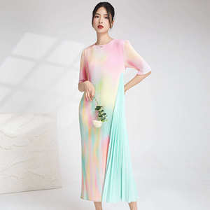 2025 ultimo abito di moda <span class=keywords><strong>donna</strong></span> Miyake stile Casual stampato plissettato Color <span class=keywords><strong>arcobaleno</strong></span> con disegno di cuciture di personalità abito da <span class=keywords><strong>donna</strong></span> - Product Image 1