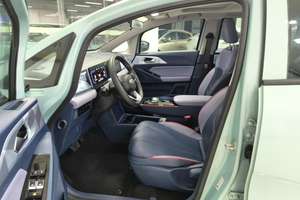 El Geely Geometry E Firefly 2023, Lightning Tiger, Vehículo Eléctrico Compacto de 5 Plazas con 401 km de Autonomía CLTC, es un SUV Eléctrico Pequeño y Asequible - Product Image 4