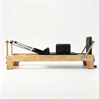 Tempat Tidur Pilates Reformer Profesional dengan Rangka Kayu Karet Thailand, Dapat Disesuaikan Multi-sudut, Peralatan Latihan untuk Studio Pilates dan Kesehatan