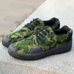 รองเท้าทำงานลายพรางสำหรับผู้ชาย พื้นรองเท้ายางกันลื่น รองเท้าเซฟตี้ส้นเตี้ยสำหรับงานก่อสร้าง ใส่เล่นกีฬาได้ - Product Image 4