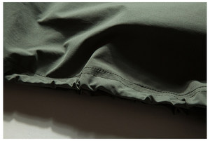 Haut à manches courtes rétro pour homme en tissu polyester, coupe ample et respirante, idéal pour les vêtements essentiels de streetwear estival - Product Image 4