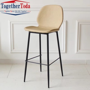 Chaise haute de bar moderne en cuir PU avec structure métallique pour restaurants, hôtels, centres commerciaux et salles à manger - Product Image 4