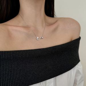 Colliers pendentifs Dylam au design géométrique élégant en argent S925 avec chaîne à maillons et zircone cubique 5A, symbole de l'infini en forme de papillon et chiffre 8 - Product Image 5