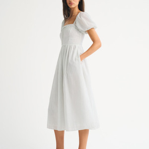 เดรสผู้หญิงสไตล์ฝรั่งเศสวินเทจ คอเหลี่ยม แขนพอง ความยาวปานกลาง เอวสูง แต่งสม็อคด้านหลัง ทรงเอไลน์ ผ้าฝ้ายลำลอง เหมาะสำหรับวันหยุดพักผ่อนและชายหาด - Product Image 6