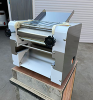 Machine à pétrir et à étaler la pâte Jia Yang 300 Type, pour pizza/pain/pâtisserie, automatique, 600 kg/h, 2,2 kW, garantie 1 an