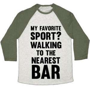 กีฬาโปรดของฉันคืออะไร? เดินไปที่บาร์ที่ใกล้ที่สุด เสื้อยืดเบสบอลแบบทรีเบลนด์สำหรับทุกเพศ - Product Image 5