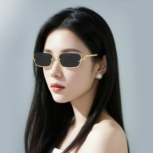 Nuevas Gafas de Sol Metálicas para Mujer, Montura Pequeña, Doradas y Negras, Protección UV400 Tipo 3, Lentes de PC, Estilo Moderno - Product Image 2