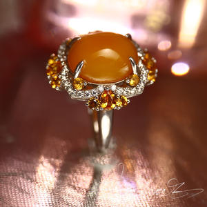 แหวนพลอยหยกสีเหลืองประดับเพชรคิวบิกเซอร์โคเนียเงิน 925 สำหรับผู้หญิง รุ่นอื่นเวิลด์ซีรีส์ วินเทจ - Product Image 4