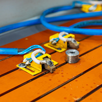Petite machine de soudage de goujons CNC durable avec moteur pas à pas en boucle fermée de haute précision pour un positionnement précis