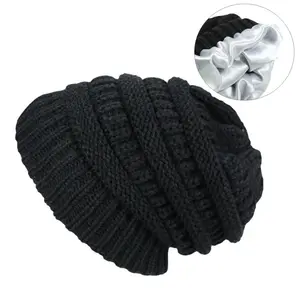 HZM-19178 Vrouwen Trendy Chunky Dikke Warme Zachte Stretch Cable Knit Satijn Gevoerd Winter Beanie Toque Hoed Met Logo