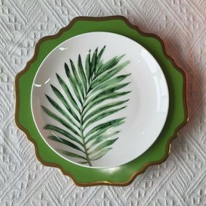 Service d'assiettes en porcelaine fine à bord ondulé, forme de pétale irrégulière, assiettes de présentation en céramique, motif personnalisé, bord doré, logos sur mesure - Product Image 5