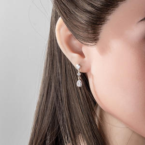 फैशन स्टेनलेस स्टील के आंसू डांगल स्टड ईयररेट कार्टिलेज हेलिक्स ट्रेगस भेदी गहने महिलाएं - Product Image 2