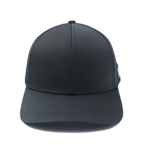 Gorra de béisbol trucker negra de malla de 6 paneles con bordado 3D de logotipo personalizado para ciclismo y actividades al aire libre con diseño lateral - Product Image 1