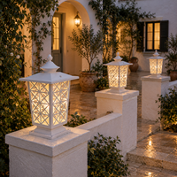 Lampe de poteau de jardin extérieure blanche avec cadre métallique géométrique