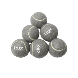 Balles de tennis en feutre épais haute densité avec impression de logo personnalisée en sérigraphie, accessoires promotionnels pour clubs sportifs, tournois, écoles - Product Image 1