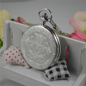 Montre de poche vintage en gros, grande, dorée et argentée, avec bracelet en alliage, style bouclier, rétro, à quartz, à ouverture rabattable, cadeau, vente chaude - Product Image 3