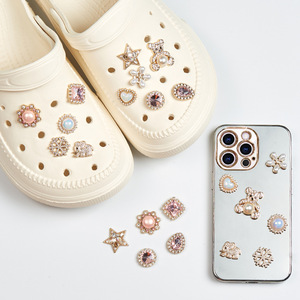 <strong>Croc</strong> Charms Luxury Designer Bag Charm Shoe Buckles with Flash Decorations Metal Buckles for Party Footwear &amp; Clothing - Product Image 4