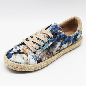 Baskets basses en toile à imprimé floral avec semelle en espadrille tressée en jute, à lacets - Chaussures décontractées d'été bohèmes pour femmes - Product Image 2