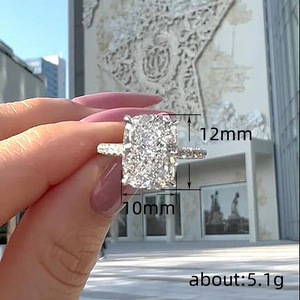Anello Sottile Rettangolare dal Design Minimalista per Donne - Product Image 4