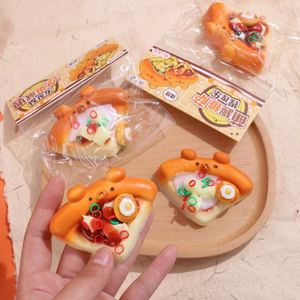 จี้เรซิ่นรูปหมีพิซซ่าคุณภาพสูง จี้เรซิ่นแบบแบนสำหรับงานฝีมือ จี้เรซิ่นการ์ตูนสำหรับตกแต่ง - Product Image 5