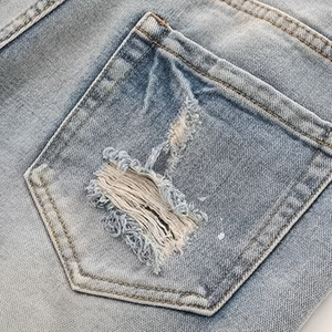 กางเกงขาสั้นผ้ายีนส์ทรงหลวมสำหรับผู้ชายมีสไตล์-คุณภาพสูงนุ่มและเหมาะสำหรับสวมใส่สบายๆและใช้ในชีวิตประจำวัน - Product Image 1