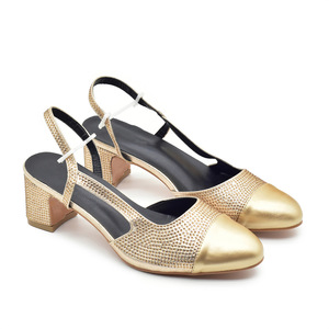 <span class=keywords><strong>Sandales</strong></span> d'extérieur <span class=keywords><strong>italiennes</strong></span> de luxe pour femmes avec fermeture ouverte doublure en polyester et ensembles de sacs assortis chaînes décorées-pour la mode de fête - Product Image 4
