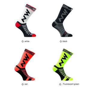 Chaussettes de cyclisme sans couture pour hommes et femmes, chaussettes de Sport respirantes pour l'extérieur, pour vélo de route et <span class=keywords><strong>vtt</strong></span>, chaussettes de Compression respirantes, été 2021 - Product Image 3