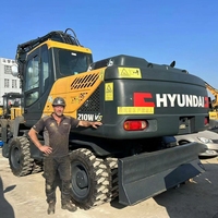 Excavatrice sur pneus Hyundai 210-9 d'occasion, modèle 21 tonnes, moteur Cummins 124KW, capacité de la benne 0,51-1,34m, boîte de vitesses, vente Shanghai