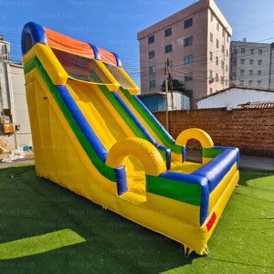 Château gonflable commercial Yuedong avec toboggan aquatique double piste et zone de saut - Product Image 3