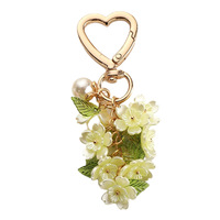 Porte-clés en alliage de zinc noble avec grappe de fleurs, breloques feuille et perle, pendentif de sac à crochet à ressort en forme de cœur pour femme, accessoire élégant pour le quotidien
