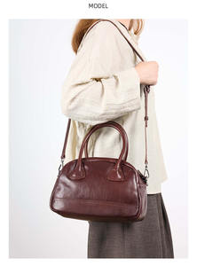 Sac à main minimaliste coréen en cuir véritable avec doublure en coton, fermeture éclair et deux poignées - Product Image 3