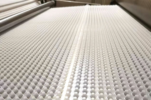 Planche de drainage alvéolée en PEHD – Feuille de drainage au design industriel pour applications de jardinage et de barrages - Product Image 6