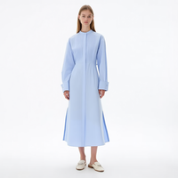 Robe chemise décontractée pour femme, bleu clair, col montant, manches longues, plissée devant, longueur midi avec fentes latérales
