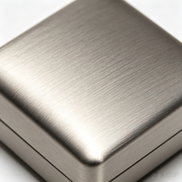 Boîte d'emballage pour bijoux en aluminium massif usiné CNC 60x60x60mm avec logo en relief et insert en velours