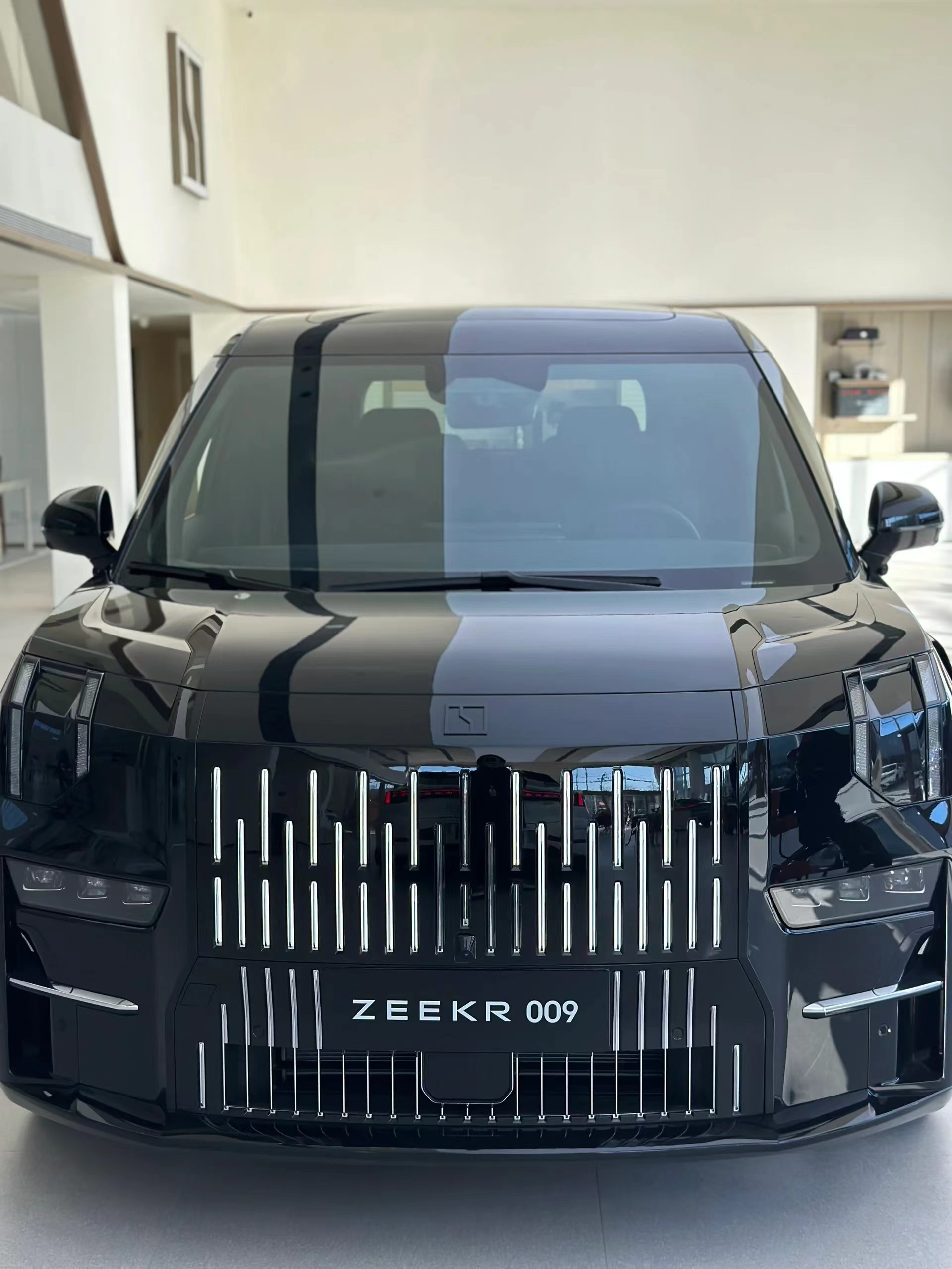 2024 Geely Zeekr 009 - Luxury 4WD Electric MPV with 822km Range