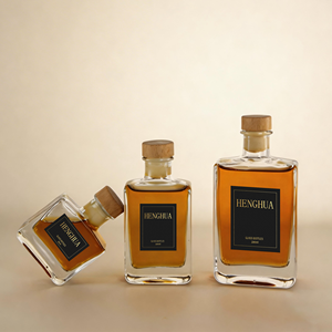 Bottiglia di Vetro Quadrata Piatta da 50ml a Prova di Perdite, Vuota, Personalizzabile per Whisky e Brandy, Vendita all'Ingrosso - Product Image 4