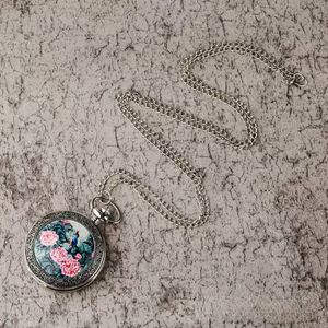 كوارتز مستديرة برونزية عتيقة حنين إلى الماضي مع مفتاح زنبركي قلادة سلسلة طويلة وماري عذراء منتج حنين إلى الماضي - Product Image 3