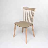 Vente d'usine : Table et chaises de salle à manger en plastique empilables, style nordique minimaliste et coloré, pour salon et extérieur