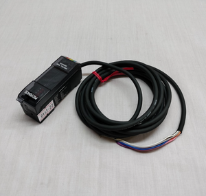 Nuevo PLC industrial original en stock CZ-V21, controlador PAC dedicado para automatización industrial, PLC CZ-V21 nuevo y original, PLC programable disponible. - Product Image 1