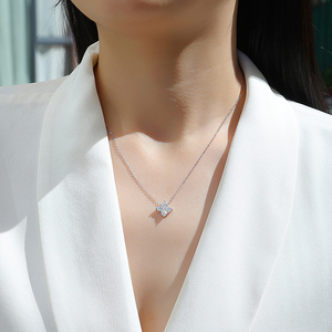 Beliebter Vierblättriger Klee Moissanit-Anhänger S925 Silber Modische Halskette Luxus-Schmuck für Damen Tägliches Tragen & Geschenke - Product Image 6