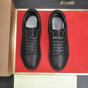 Chaussures de marche pour hommes de luxe de haute qualité, conçues par des designers, avec semelles plates antidérapantes, dessus en daim, amorti, style décontracté - Product Image 1
