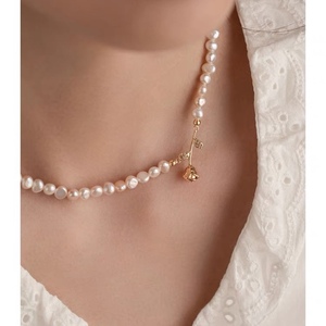 Collier en perles baroques roses françaises pour femmes, design de chaîne de clavicule irrégulière extrêmement fine, style unique et original - Product Image 2