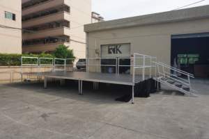 מסגרת אלומיניום במת מסגרת משטח נייד מופע נייד עם מעקה משמר ומשמר - Product Image 4