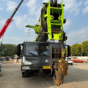 Used Zoomlion 100ton Truck <b>Crane</b> With Green Boom And Hook For Construction Project - Product Image 1