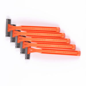 Lot de 3 Rasoirs Jetables Triple Lame Design <span class=keywords><strong>BIC</strong></span> Haute Vente avec Bande Lubrifiante - Product Image 3