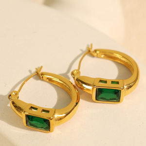 ต่างหูแบบห่วง ชุบทอง เหล็กไทเทเนียม ประดับเพทายสีเขียว ดีไซน์ทรงเรขาคณิต ใส่ได้ทุกวัน - Product Image 2