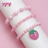 Ensemble de bracelet en perles acryliques rose avec cadeau pour enfants fraise
